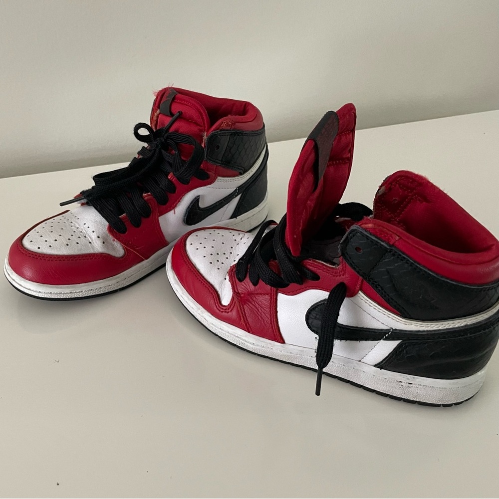 (PS) Air Jordan 1 Retro High OG 'Satin Red' CU0449-601